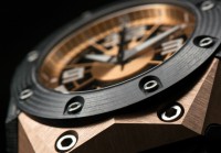 Side of Linde Werdelin Oktopus Moon Gold 3DTP Carbon watch